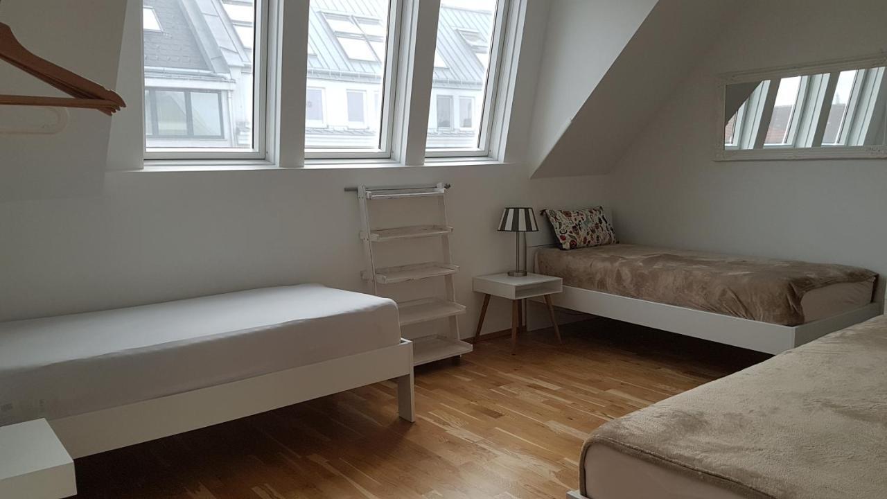 Moderne Maisonette Mit Terrasse Viena Exterior foto